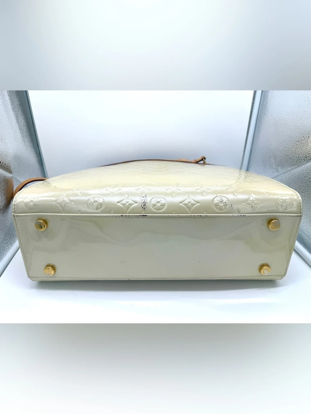 Authentic Louis Vuitton Vernis Brea GM in Blanc Corail